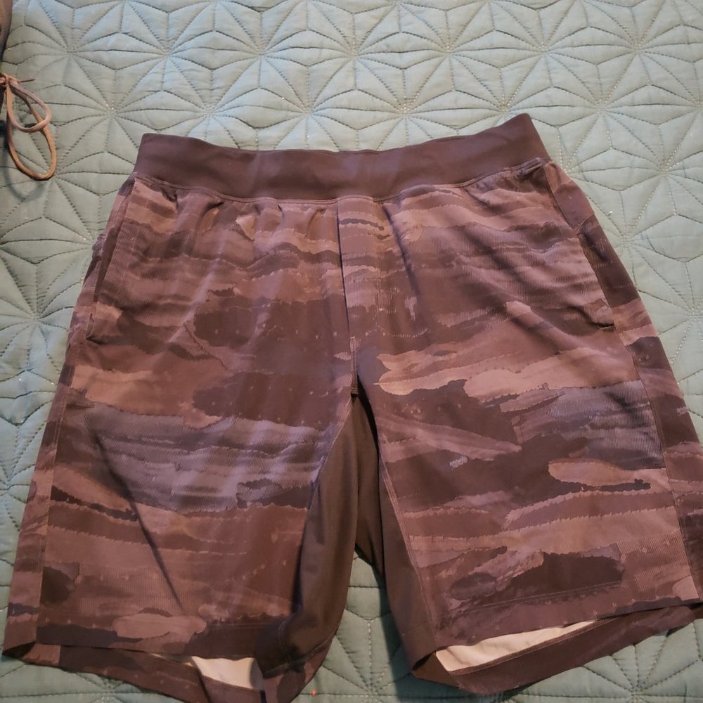 LULULEMON ATHLETICA MENS ATHLETIC UNLINED SHORTS